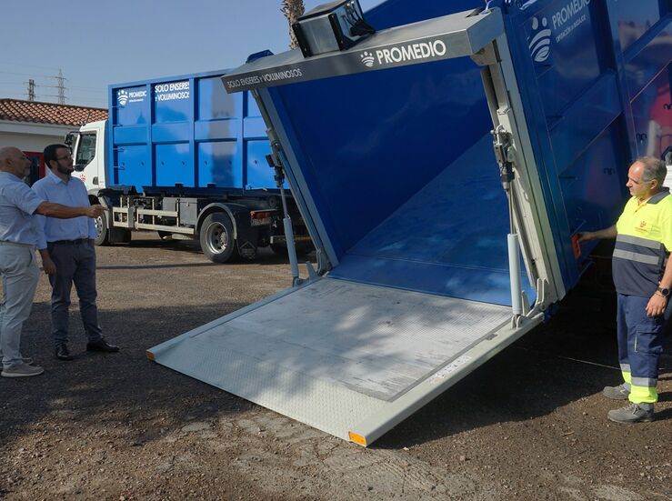 Promedio refuerza recogida enseres con 3 nuevas cajas equipadas con plataformas elevadoras
