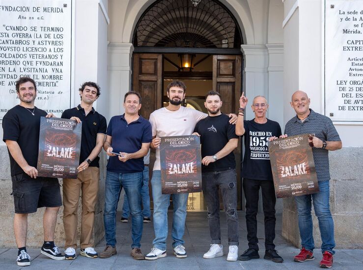 Zalake presenta su primer disco que mezcla el rock clsico y el dialecto extremeo