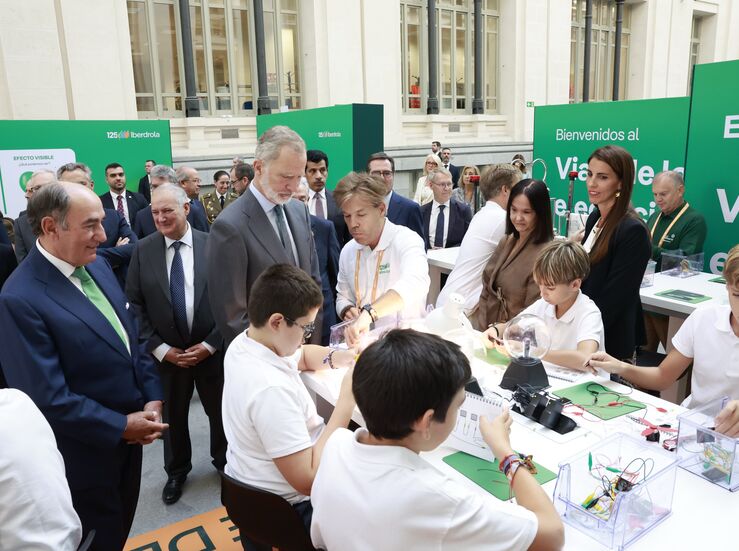 Felipe VI inaugura muestra sobre evolucin tecnolgica y futuro electricidad de Iberdrola