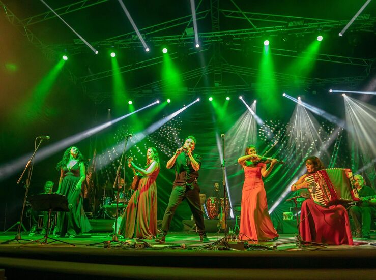 Acetre celebra 50 aniversario con invitados y amigos en un concierto en Lpez de Ayala