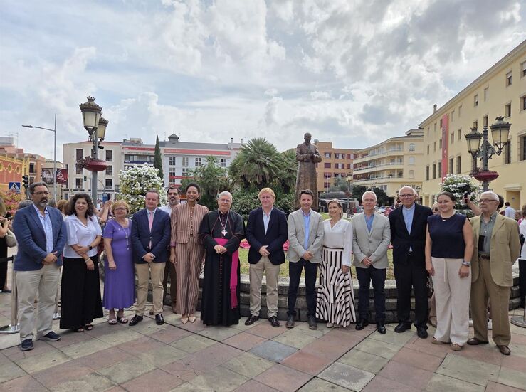 Inaugurado el monumento dedicado al Padre Rafael en Badajoz