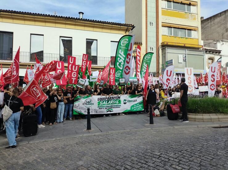 Empleados Admon Gral Junta claman en la calle el fin brecha salarial del 25 con Espaa
