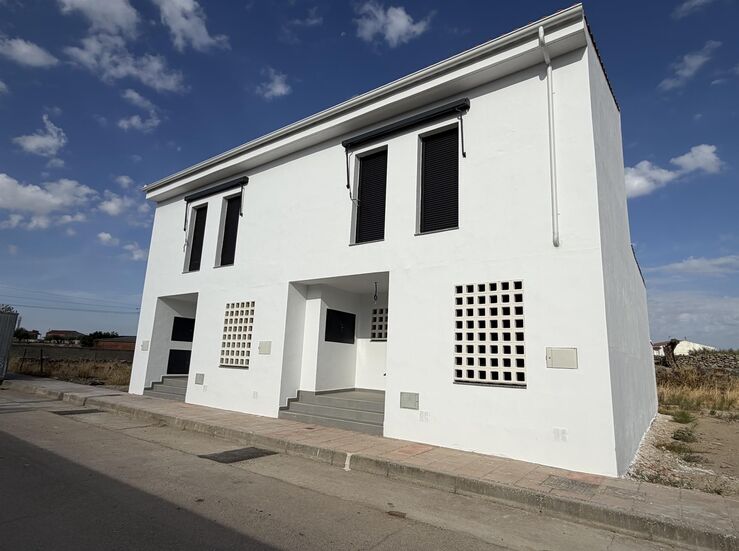 La Junta de Extremadura entrega dos viviendas pblicas de nueva construccin en Albal