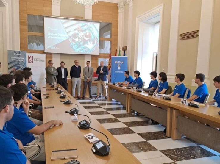 Ctedra Telefnica de la UEx celebra programa Lderes Digitales Universitarios 2026