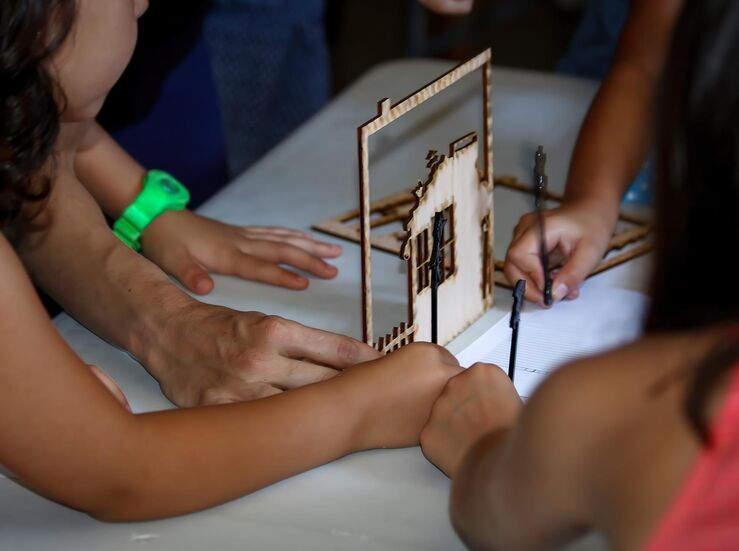 Katua  Galea ofrecertaller infantil de teatro de sombras el 17 de octubre en Badajoz