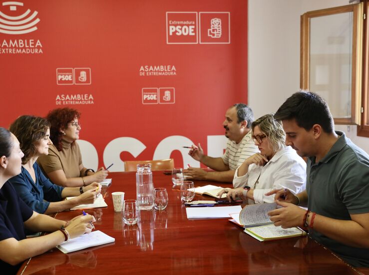 El PSOE tacha de racista e insolidario el recurso de la Junta para no acoger a MENAs