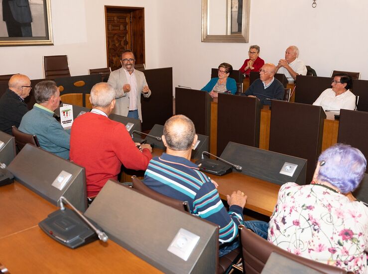 Diputacin Cceres abre sus puertas a mayores para conocer sus necesidades e inquietudes