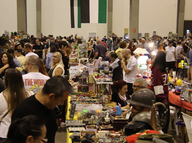 Cerca de 21000 personas disfrutan de la II Feria Internacional de Coleccionismo de Mrida