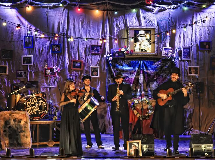 Teatro de las Esquinas y Teatro y Moche llevan la obra El Funeral a Badajoz