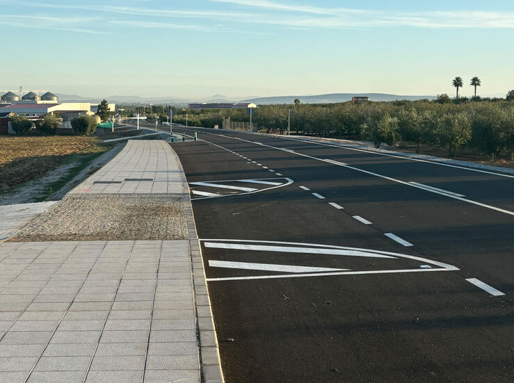 Abre al trfico la nueva variante que conecta EX105 y el Polgono Industrial de Guarea