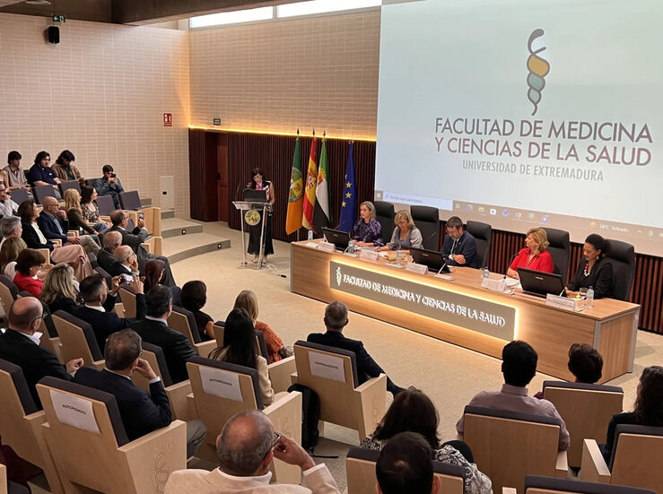 Facultad Medicina UEx celebra Da Centro con reconocimiento a su comunidad universitaria