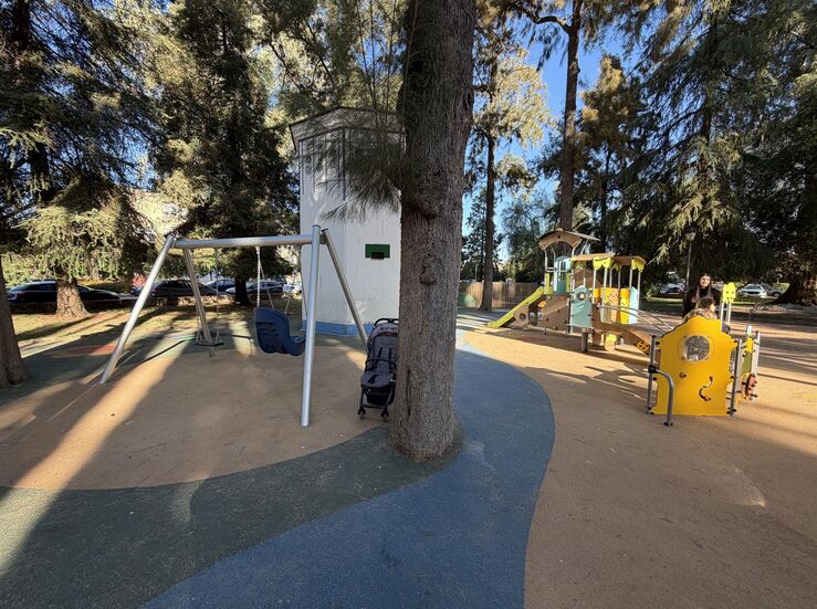 PSOE Badajoz pide evaluar pavimentos de caucho de parques antes de decidir su sustitucin