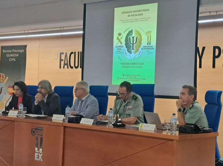 UEx y Guardia Civil analizan riesgos tecnologa digital en la salud mental de los jvenes