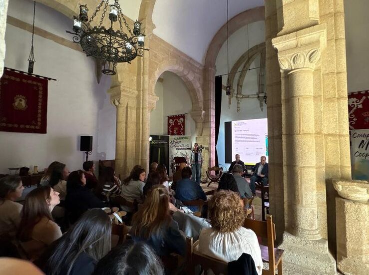 Cien mujeres cooperativistas acuden en Alburquerque a campus sobre retos de su actividad