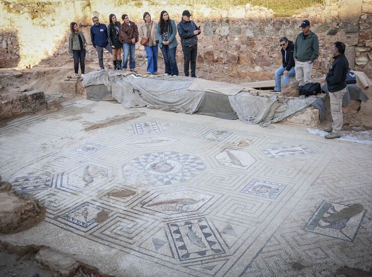 Una delegacin de Bolivia visita el yacimiento de Huerta de Otero en Mrida