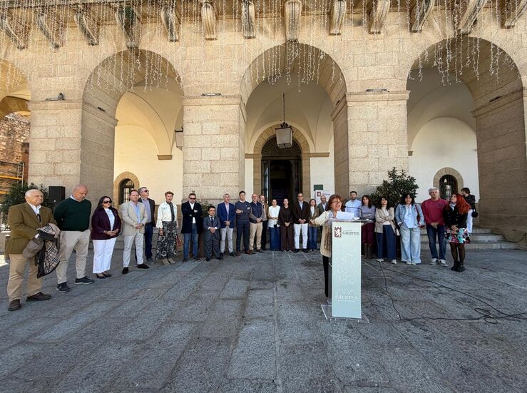 Ayuntamiento Cceres muestra su repulsa por asesinatos mujeres vctimas violencia machista