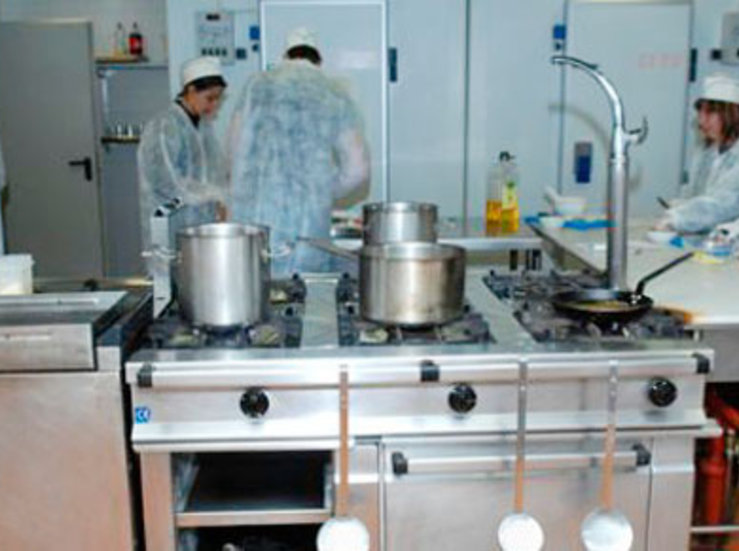 UGT critica ilegalidades en contrataciones del servicio cocina del rea Salud de Cceres
