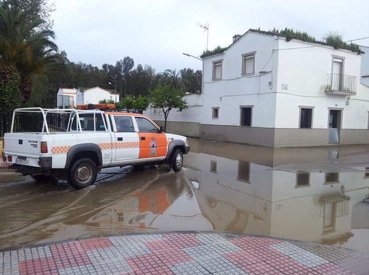 La circulacin BA074 en Granja de Torrehermosa permanece interrumpida por inundaciones