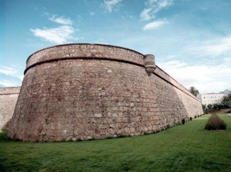 Adjudicado por 386000 euros contrato mantenimiento y conservacin fortificaciones Badajoz