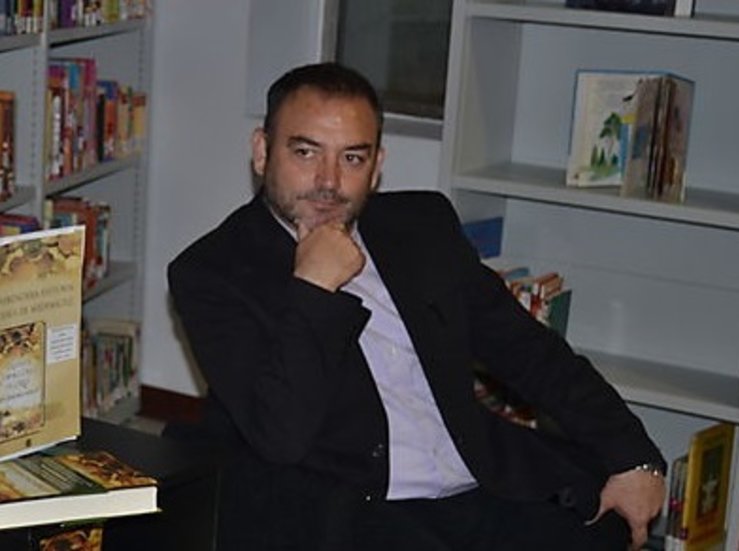 Snchez Adalid mantiene un encuentro literario en Biblioteca Juan Pablo Forner de Mrida