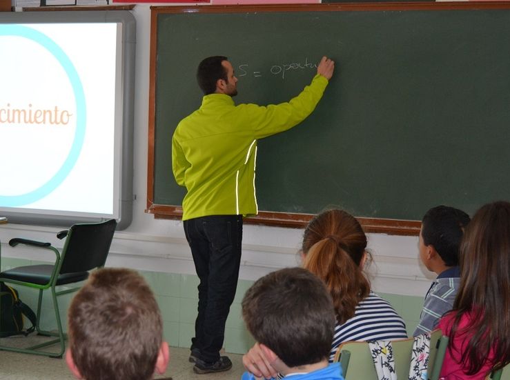 El Defensor del Profesor atendi a 55 docentes en Extremadura