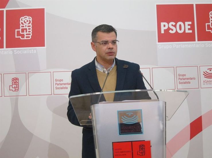 PSOE anima a los extremeos a dar puetazo en la mesa por tren digno