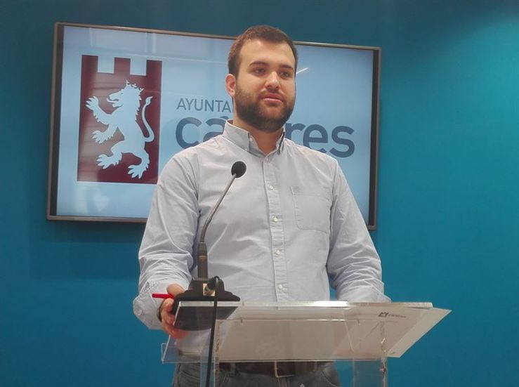 El PSOE considera una inmoralidad el gasto en una bandera en Cceres