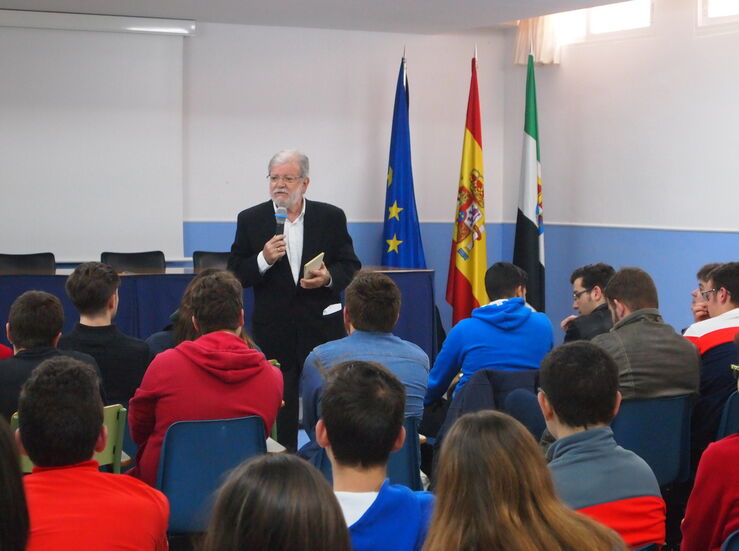 Rodrguez Ibarra impartir una conferencia en IES Prez Comendador