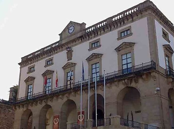Ayuntamiento de Cceres aprueba una Oferta Pblica de Empleo con 17 plazas y nueva RPT