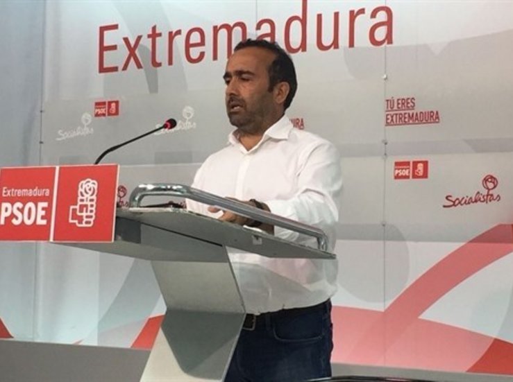 Morales formaliza precandidatura para liderar PSOE Cceres