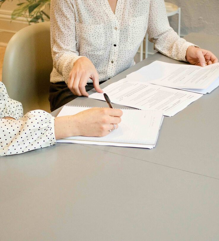 Beneficios de contar con un procurador y consejos para elegir el ideal