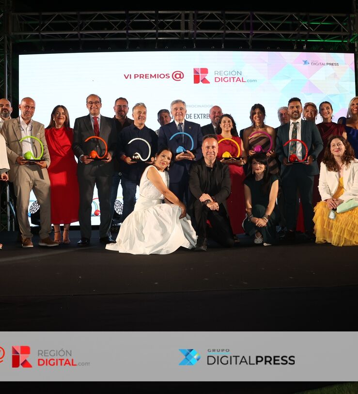 Grupo DigitalPress entrega sus VI Premios  ReginDigitalcom acompaado por 250 personas