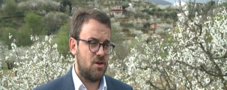 Ms de 12 millones de cerezos en flor visten de blanco estos das el Valle del Jerte
