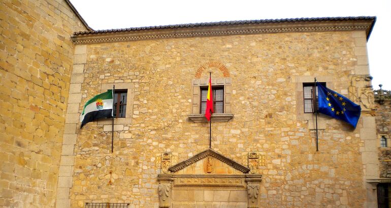 La nueva Corporación de la Diputación de Cáceres tendrá 17 caras nuevas