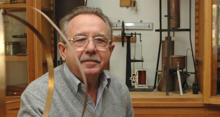 Ángel Zamoro presenta "Primeras presencias femeninas en el Instituto de Badajoz" - Región Digital