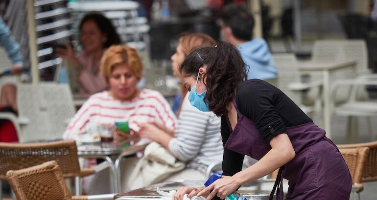 Vergeles: "De momento", se mantiene en Extremadura el uso "responsable" de las mascarillas