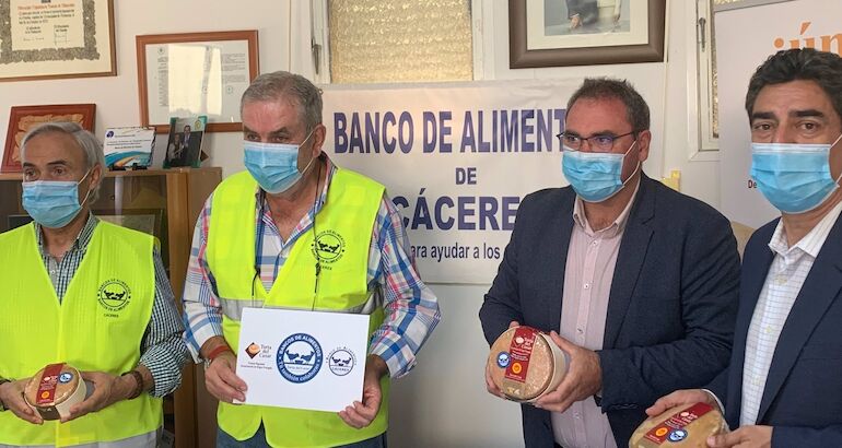 Torta del Casar dona 12.000 euros al Banco de Alimentos durante la campaña de 2021