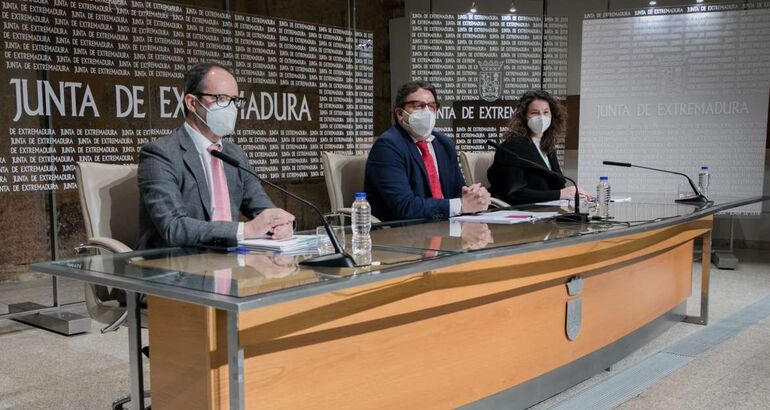 Sistema Sanitario Público Extremadura contabilizó 145 proyectos de investigación en 2020