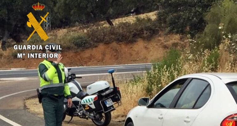 Guardia Civil detecta en Extremadura 47 conductores que dieron positivo alcohol y drogas