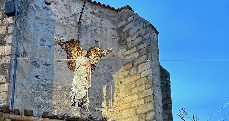 El Belén 'La Nacencia' se puede visitar por las calles de Villar de Rena
