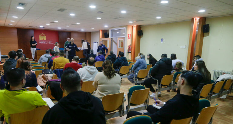 34 personas se examinan para obtener permiso para conducir un taxi en ...