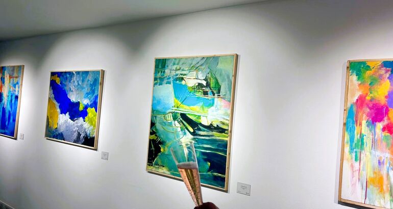 Ruta del Vino y Cava Ribera del Guadiana y muestra “Abstrack” fusionan arte y vino