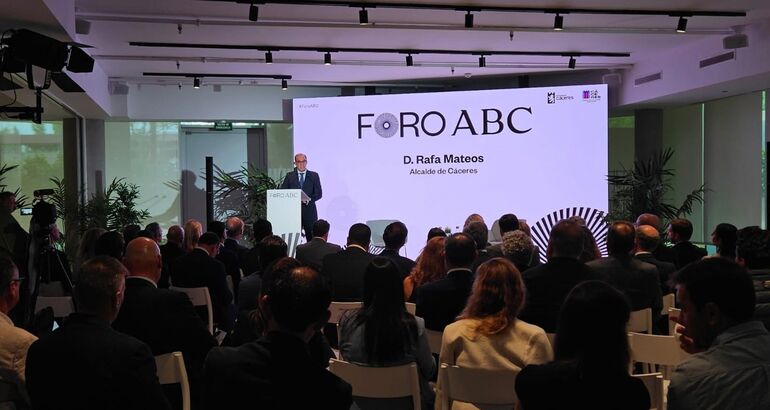 Rafael Mateos acusa a Pedro Sánchez de torpedear desarrollo de suelo industrial en Cáceres