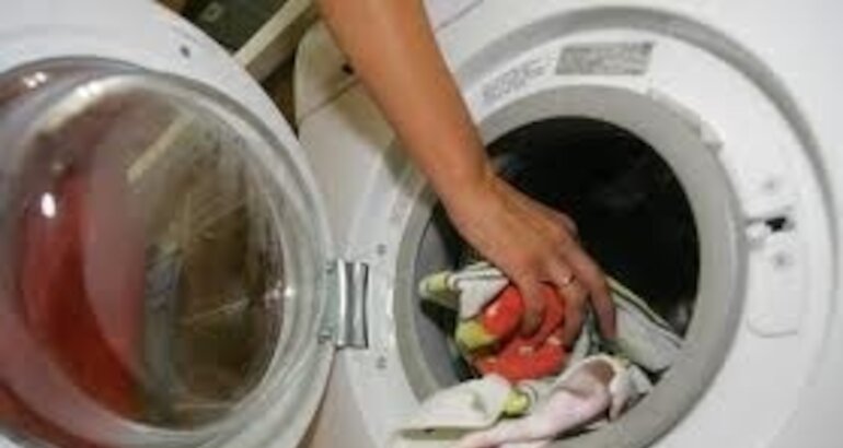 El precio de la luz se dispara este jueves a un nuevo récord histórico de 302,48 euros/MWh