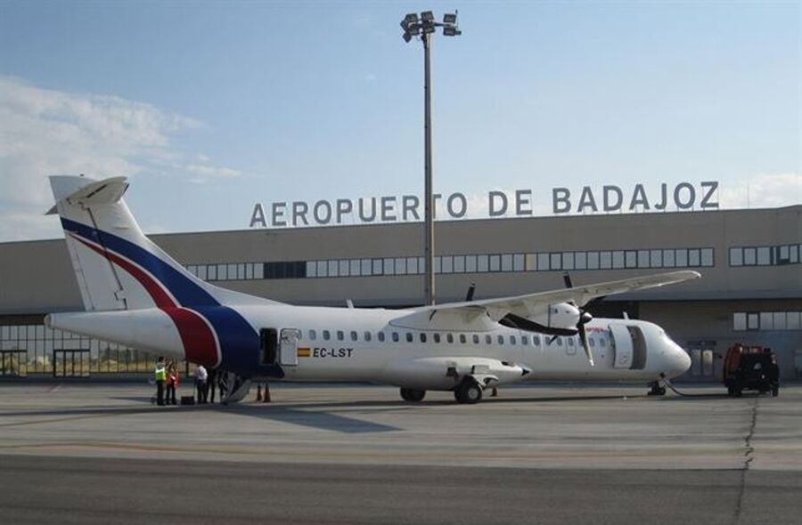Junta destina 143 millones a garantizar conexiones areas Badajoz Madrid y Barcelona