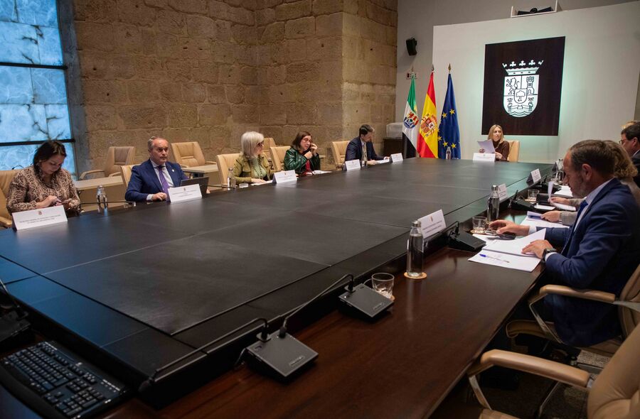 Aprobados dos PCEM por importe de 78M para garantizar la atencin a las personas mayores