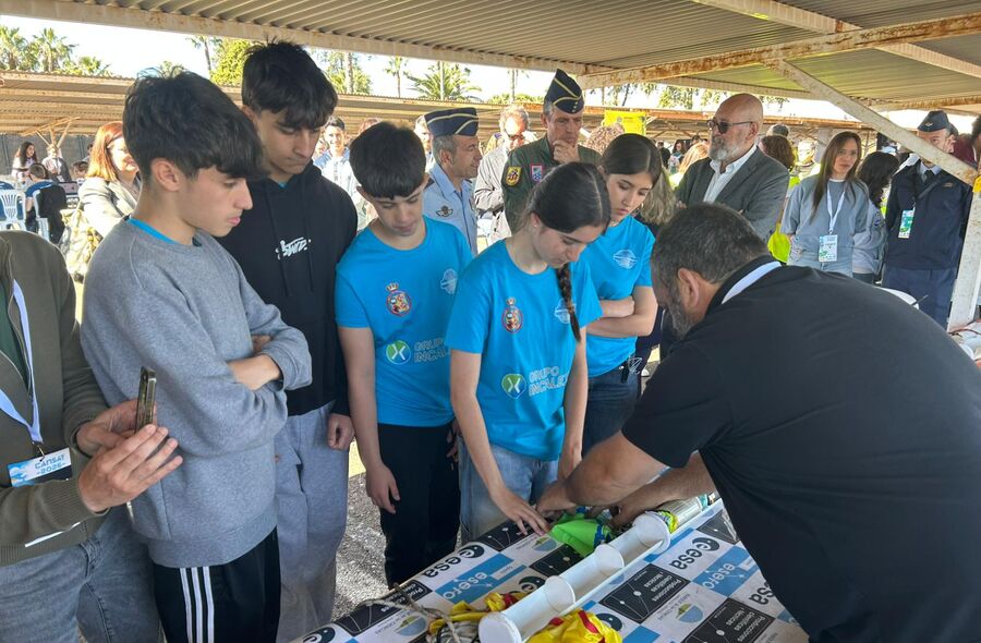 500 estudiantes extremeos disean construyen y lanzan al espacio minisatlites