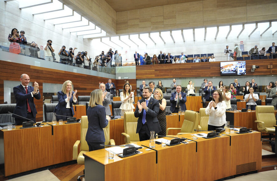 Mara Guardiola es proclamada presidenta de la Junta con los votos de PP y Vox