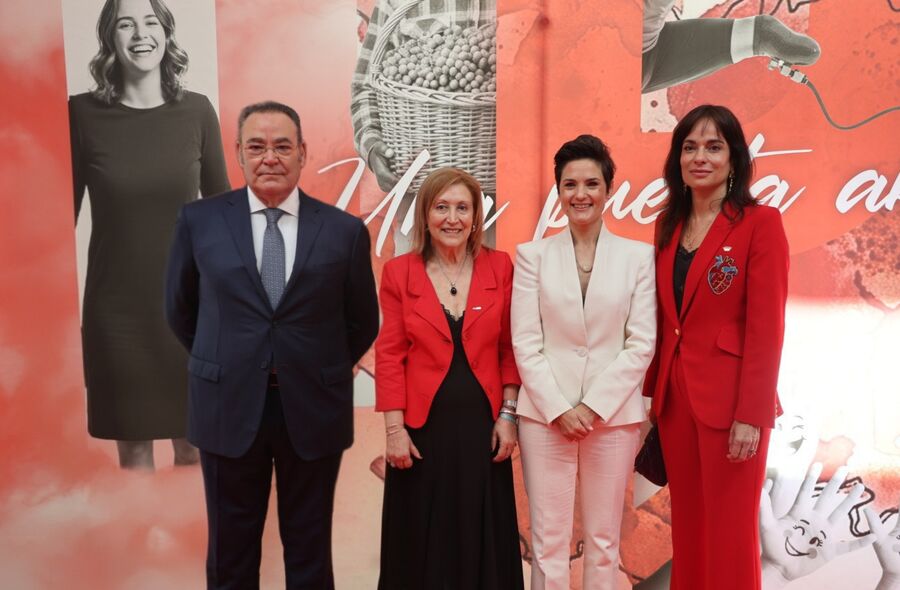 Medallas de Oro de la Provincia de Badajoz a Aoex a La Condesa y a Cajalmendralejo