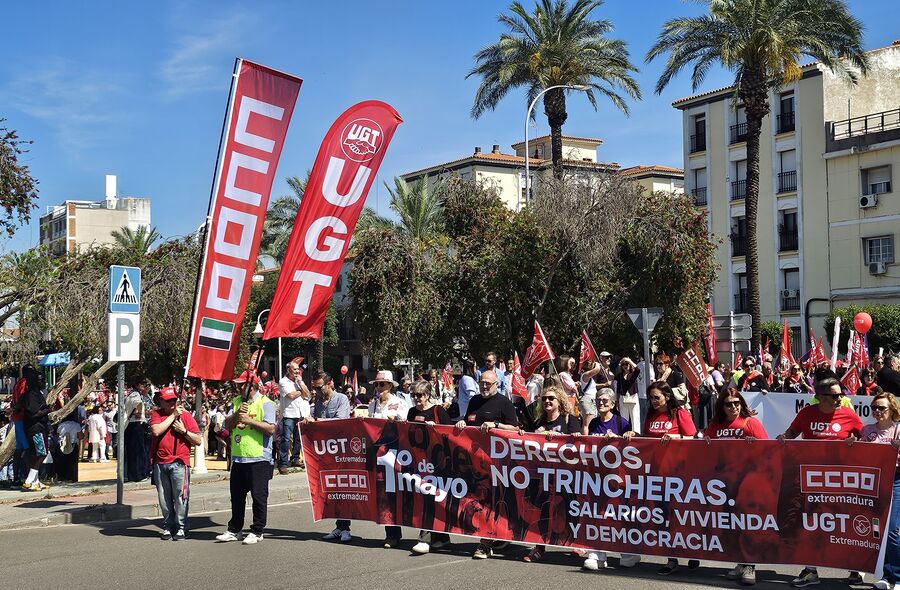 CCOO y UGT salen a la calle para defender la democracia y contra el pacto de PP y Vox